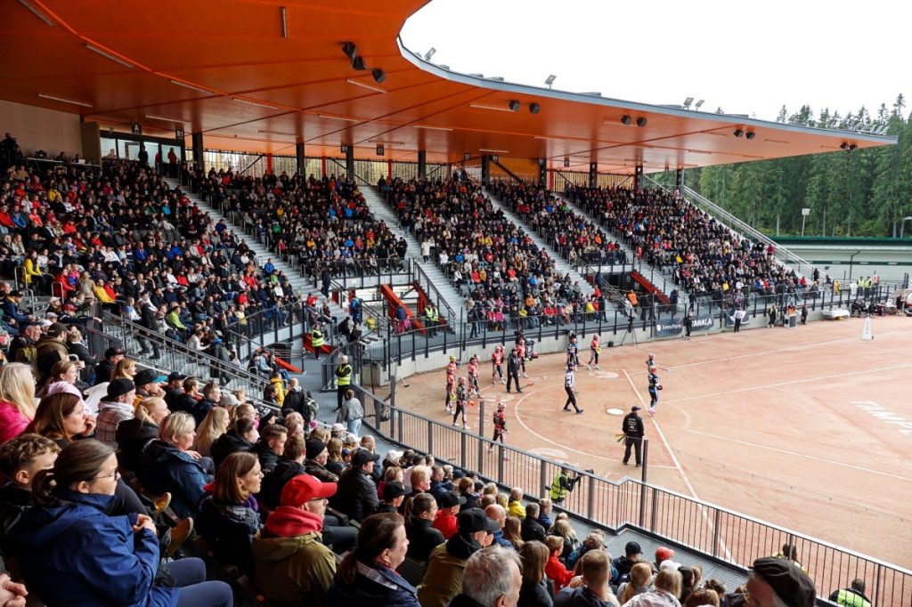 Kuva: Antti Haapasalo / Superpesis-kausien huipennus oli naisten viides loppuottelu Kaupin stadionilla 2880 katsojan edessä.